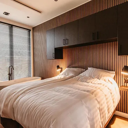 Stylish With Garden Space Semesterbostad