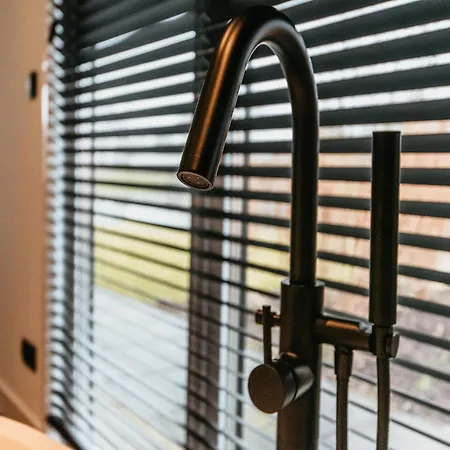 Stylish With Garden Space *