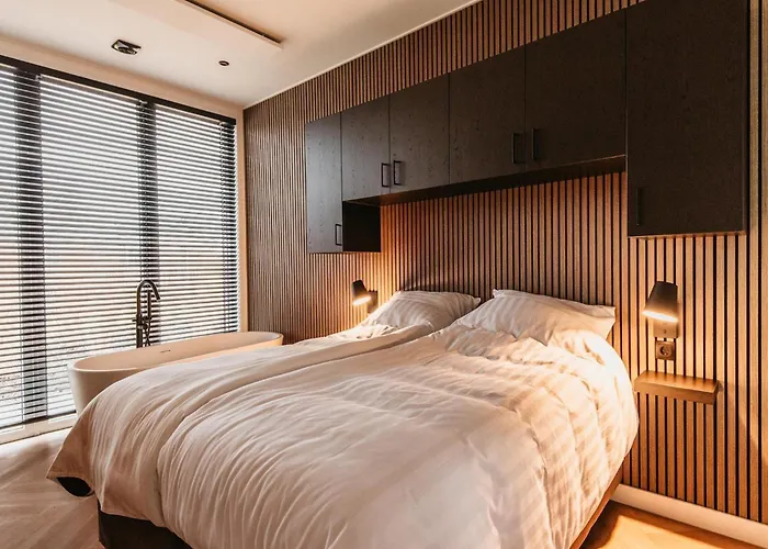 Stylish With Garden Space Semesterbostad